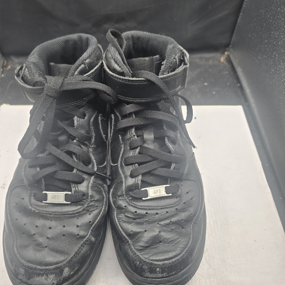 Nike Black Athletic High-Tops‎
